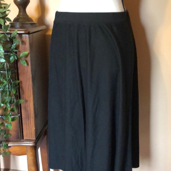 Laura Scott black midi skirt - Picture 2 of 3
